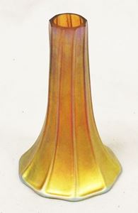 Picture of Art glass Gold Lily iridescent  Favrile Aurene shade