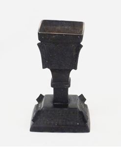 Picture of Chinese bronze urn