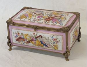 Picture of Sevres jewelry / vanity box