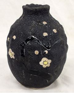 Picture of Japanese vase 5 1/2" tall, 4" diameter